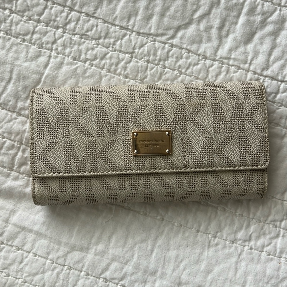 Michael Kors long wallet